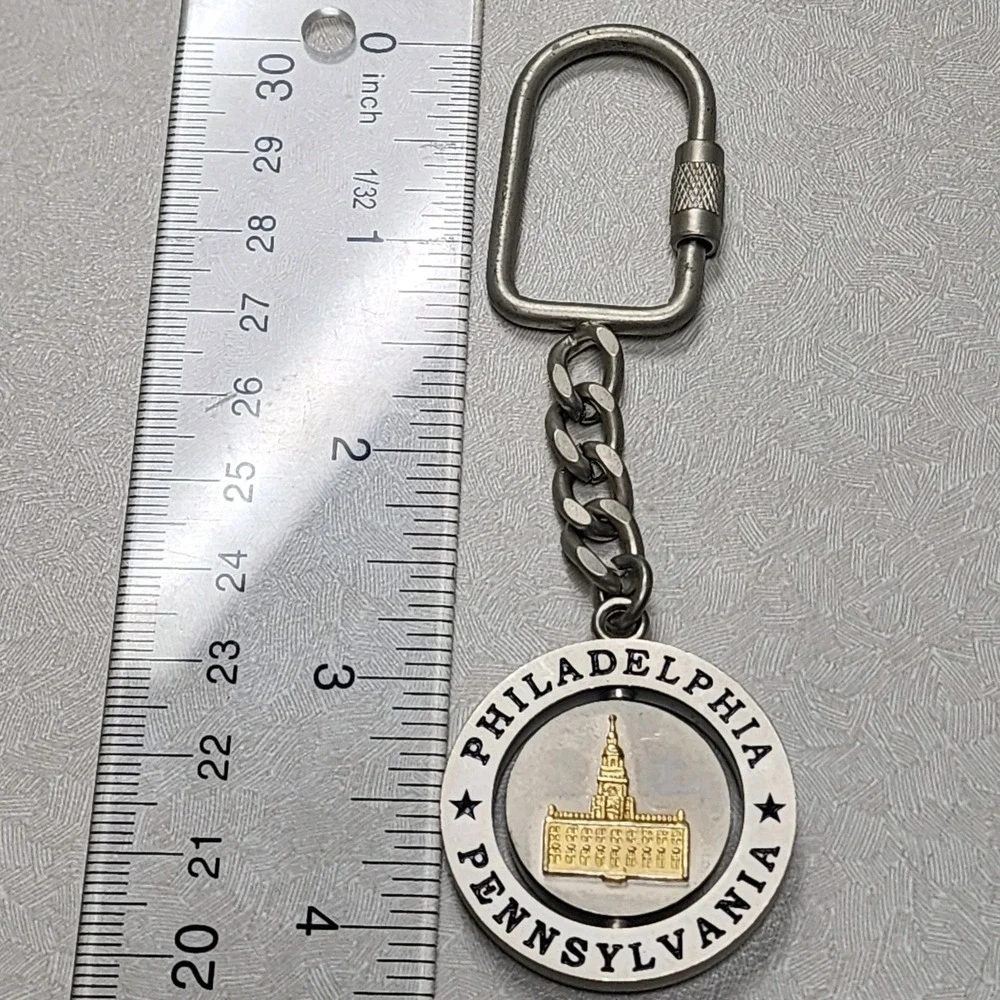 Vintage Philadelphia PA Spinning Keychain Center Collectible Silver Gold
